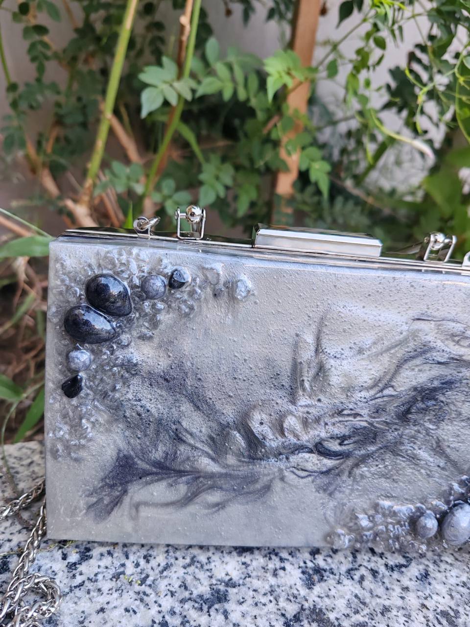 Resin clutch, Wise grey
