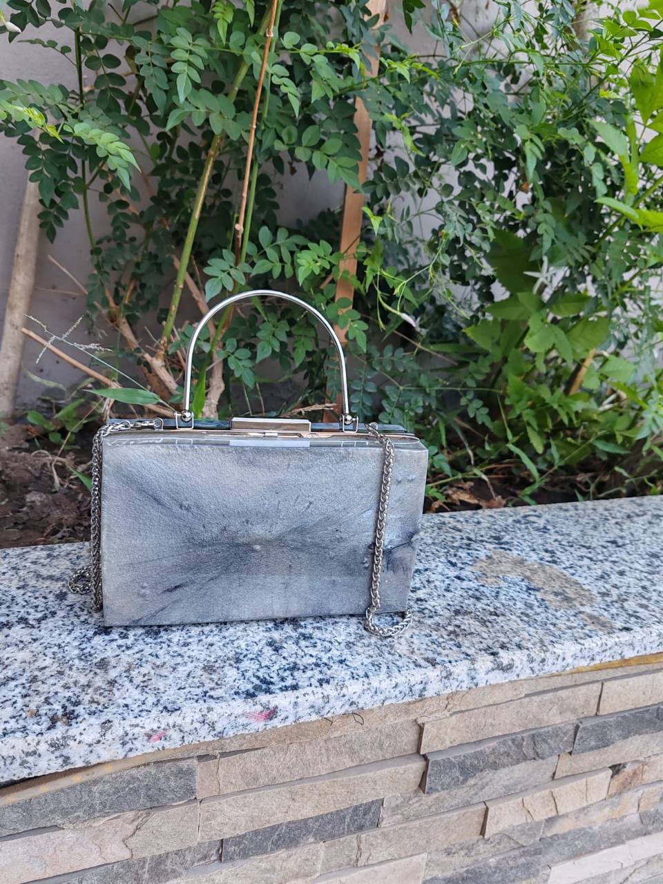Resin clutch, Wise grey